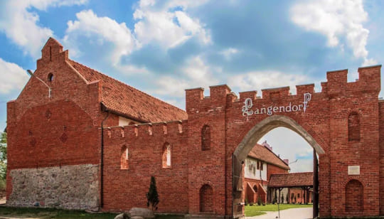 Замковое имение Лангендорф - вход